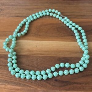 Green long pearl necklace